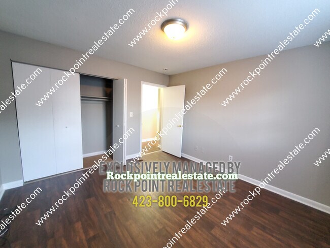 Building Photo - 700 Roberta Dr