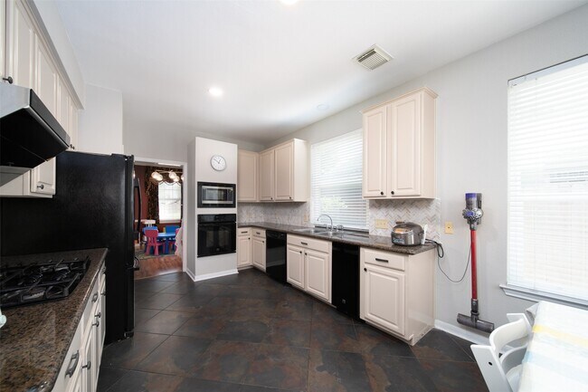 Building Photo - 20722 Fawnbrook Ct