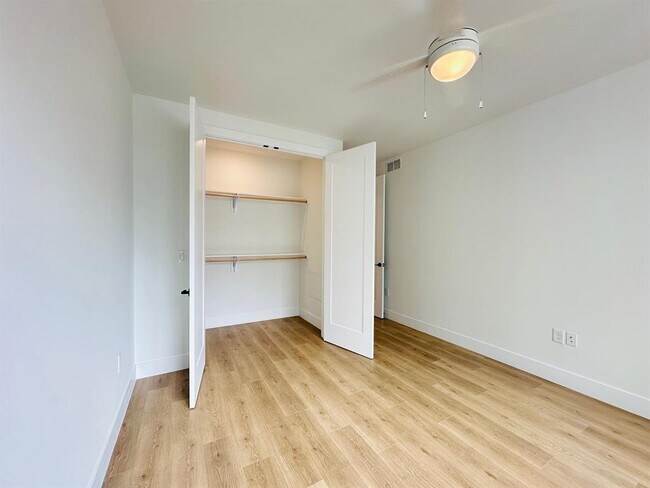Building Photo - 1701 Simond Ave