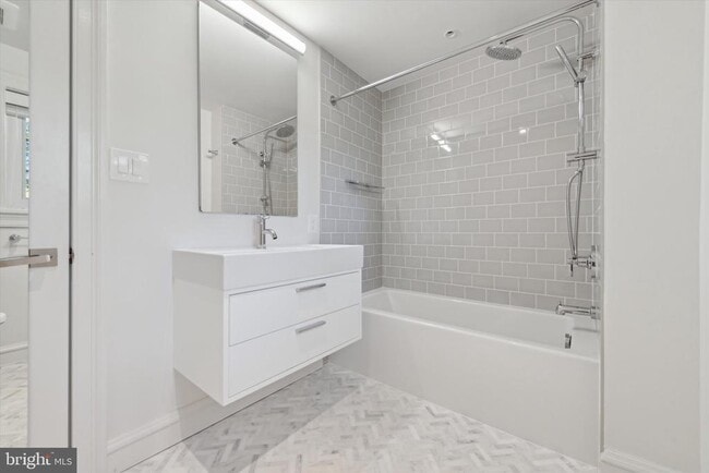 Building Photo - 767 Newtown Rd