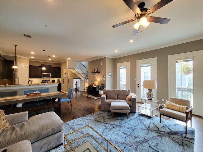 Building Photo - 925 W 19th St