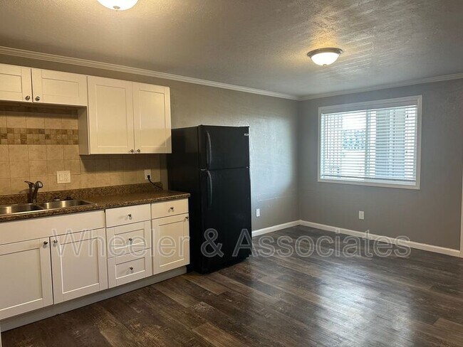 Building Photo - 520 E 4400 S