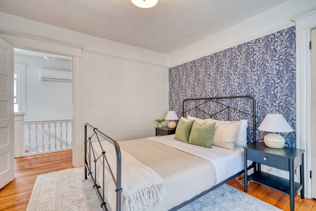 Building Photo - 1032-1036-1036 SE 12th Ave