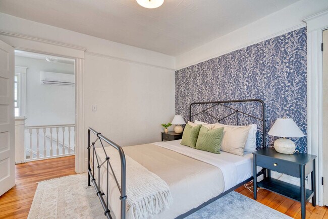 Building Photo - 1032-1036 Southeast 12th Avenue-SI ID1309849P