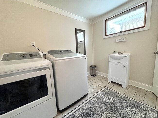 Building Photo - 124 Curtis Pl