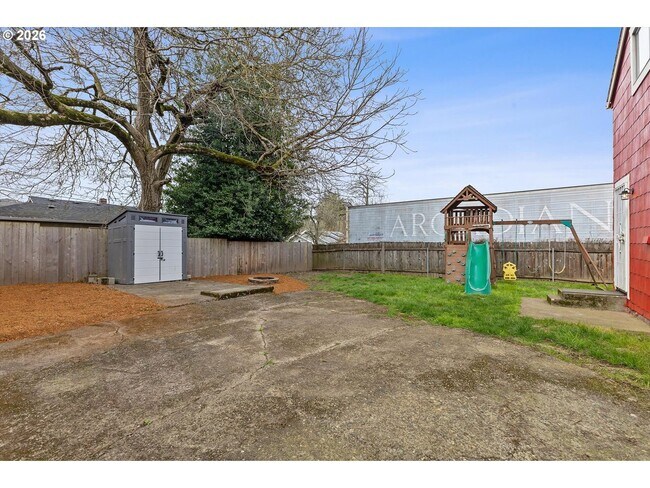 Building Photo - 4805 NE 110th Ave