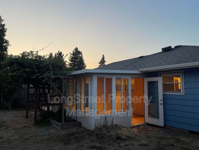 Building Photo - 1630 SW 15th Ave