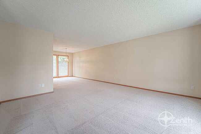 Building Photo - 5408 NE 101st Cir