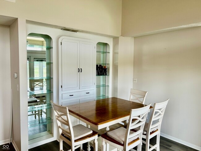 Building Photo - 312 Carriage Ln