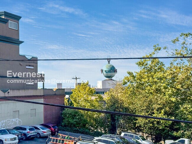 Building Photo - 133 Queen Anne Ave N