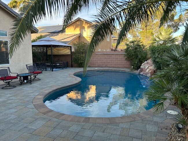 Building Photo - 261 McNerney Dr