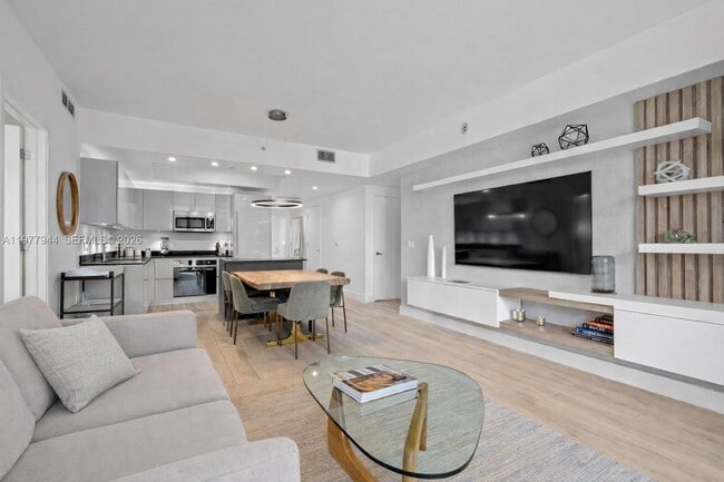 Building Photo - 1010 Brickell Ave