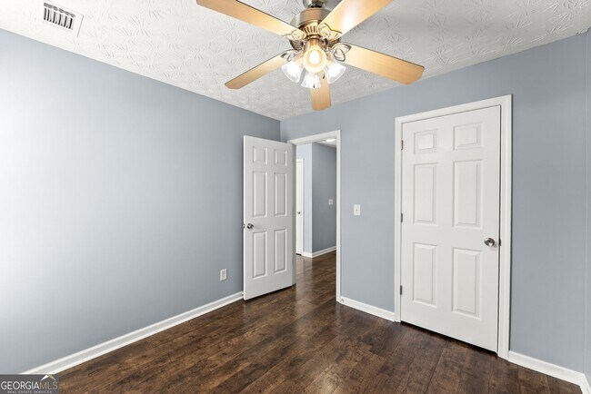 Building Photo - 104 Jameston Dr