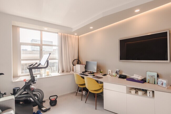 Building Photo - 1800 Washington St