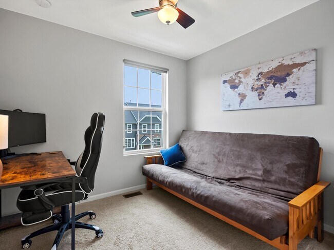 Building Photo - 202 N Sydney Ct