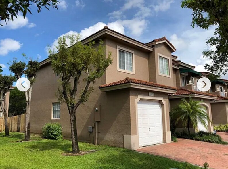 Building Photo - 8121 SW 119th Ct