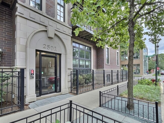 Building Photo - 2501 N Sheffield Ave