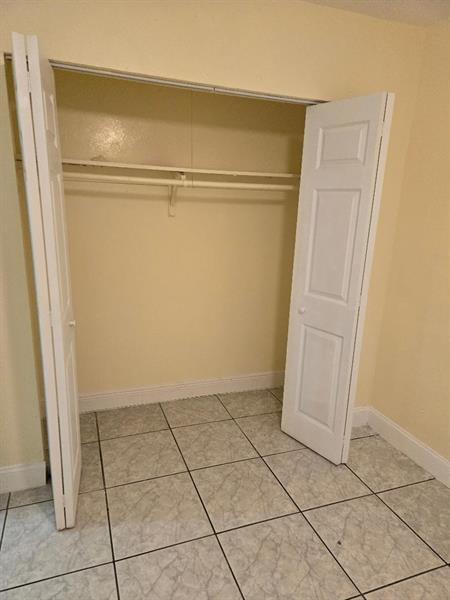 Building Photo - 5461 SW 38th Ct