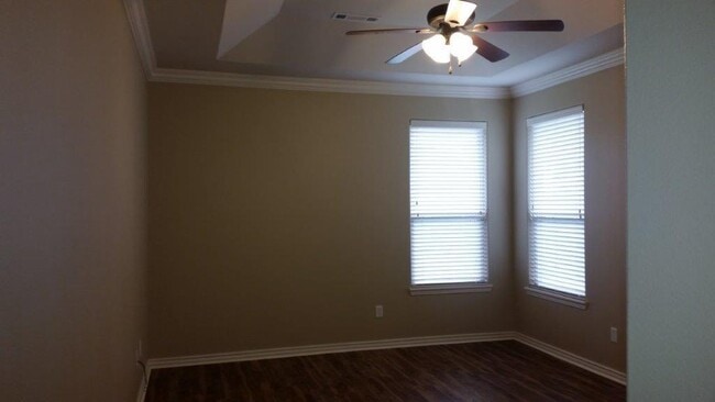 Building Photo - 603 SW Wallstone Rd