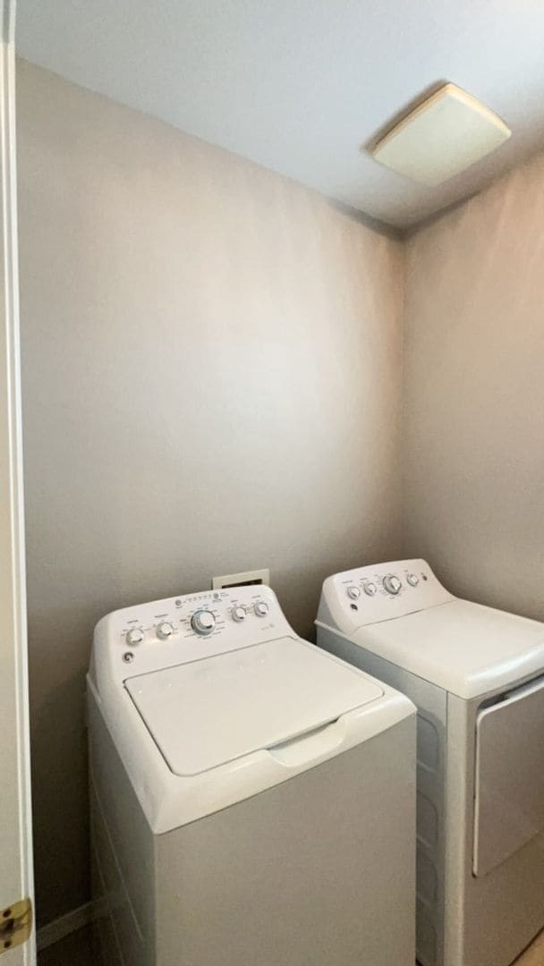 Building Photo - 714 W Riviera Ln