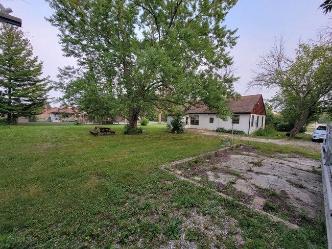 Building Photo - 3 Bedroom 2 Bath Single Family Home - Fran...