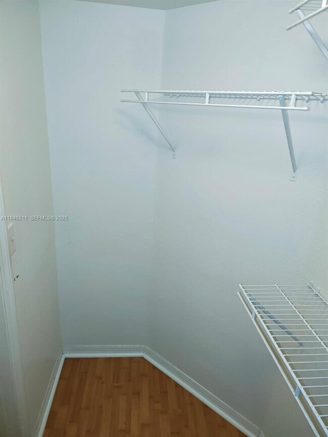 Building Photo - 2586 Centergate Dr