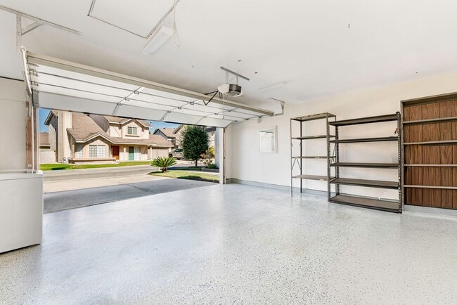 Building Photo - 2 Story dream home, 3 bedroom, 2 and 1/2 B...