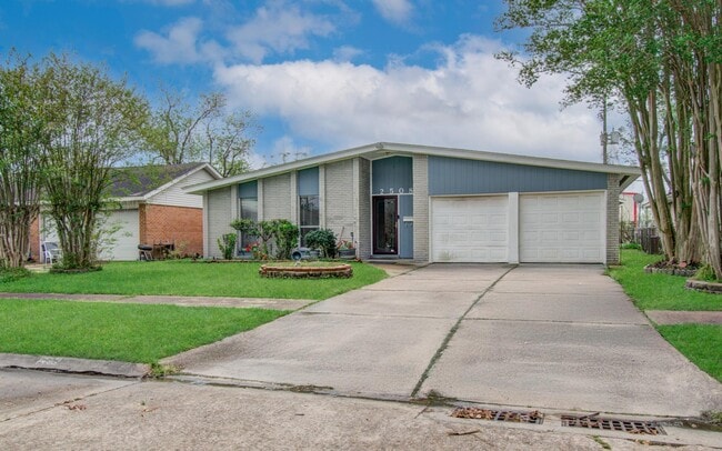 Primary Photo - 2508 Grape Ln