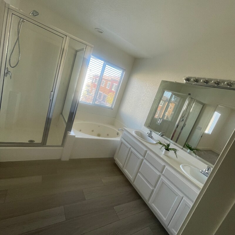 Building Photo - 1924 Rochester St