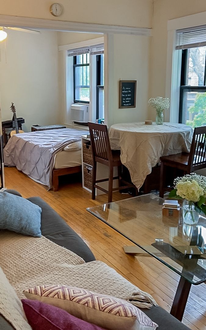 Building Photo - 643 W Arlington Pl