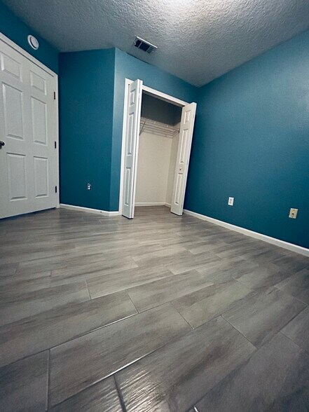 Building Photo - 9690 Amarante Cir