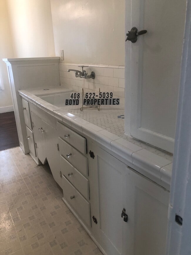 Building Photo - 708 N 1st St