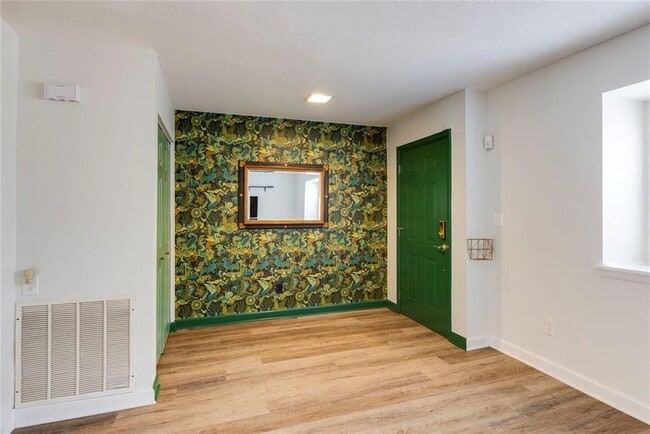 Building Photo - 7094 Stonington Dr NE