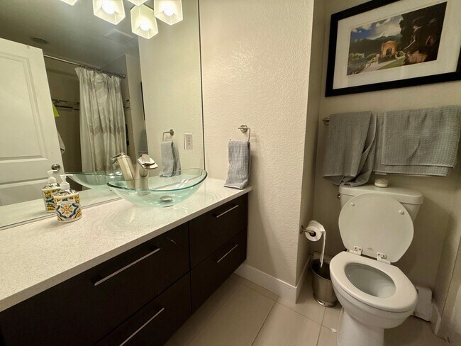 Building Photo - Sprawling 6 BR 4 BA Applewood Paradise - Live in Luxury with this Entertainer's Dream!