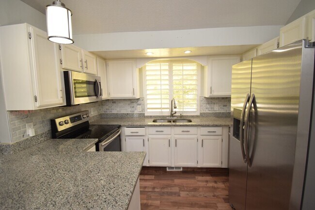 Building Photo - Newly Renovated 3 Bed 2 Bath Home in Kearns!!!