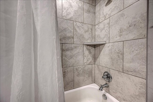 Building Photo - 10300 Glover River Dr