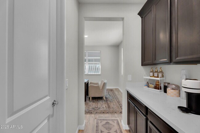 Building Photo - 9418 E Theia Dr