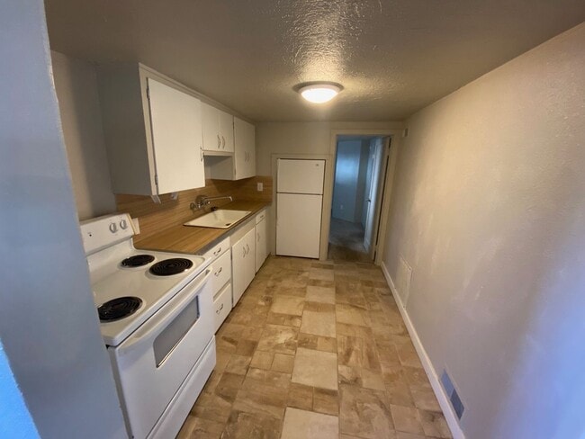 Building Photo - 140 N 200 E
