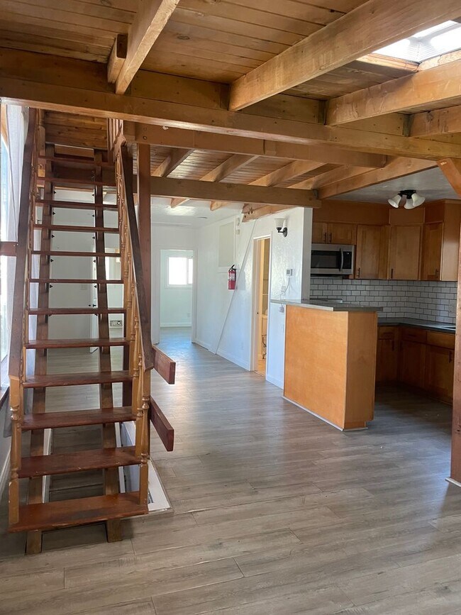 Building Photo - Minutes from Lake Arrowhead!