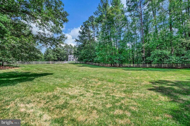 Building Photo - 8 Wilderness Ct