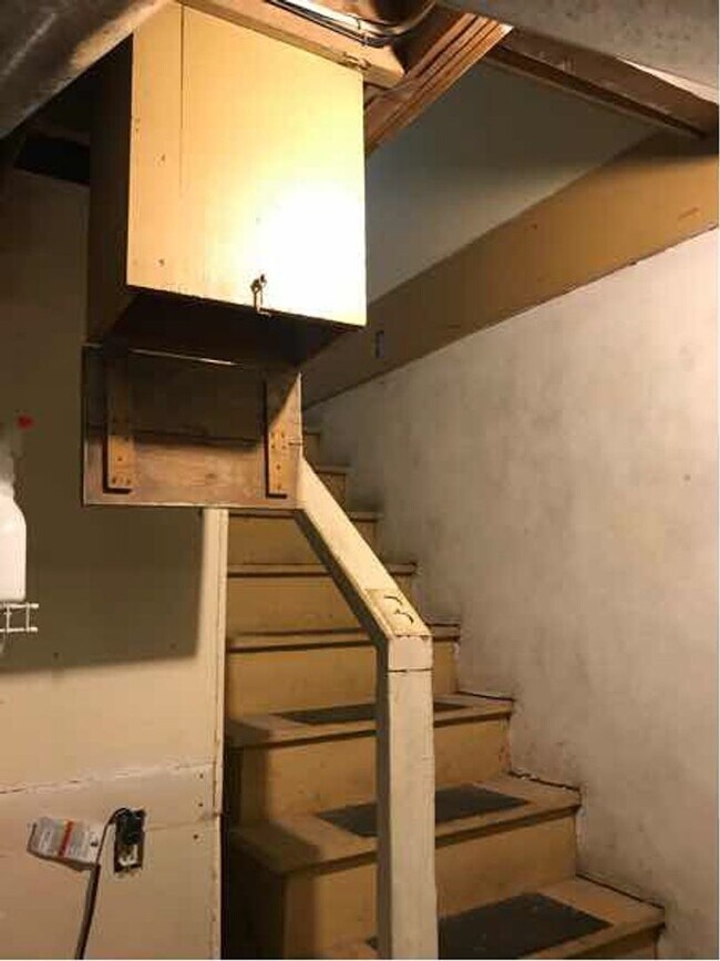 Building Photo - 904 1/2-310-312 E Elizabeth St