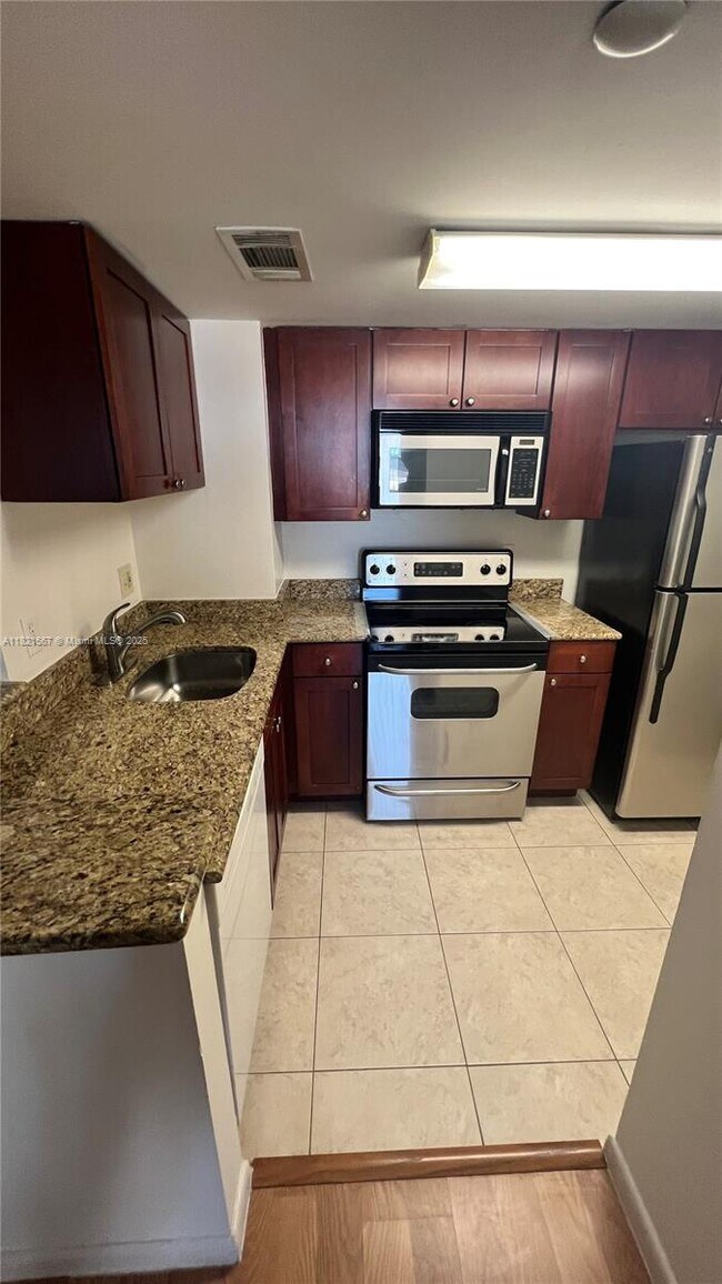 Building Photo - 770 Claughton Island Dr