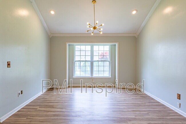 Building Photo - 2404 Buckingham Cir