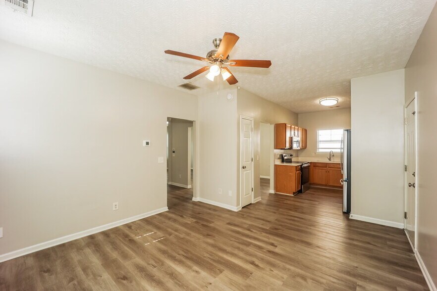 Building Photo - 4541 Parkway Cir