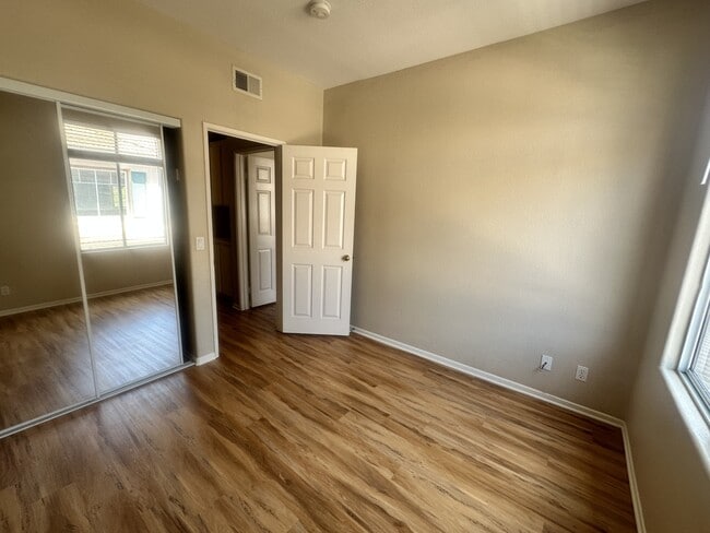 Building Photo - 926 Camino De La Reina