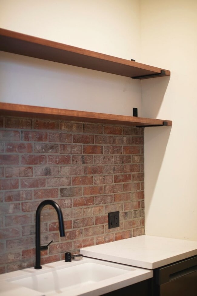 Building Photo - East Sacramento -  New Construction Studio