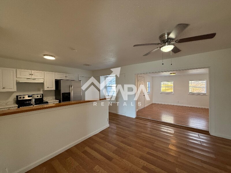 Building Photo - 7223 Glen Haven Dr