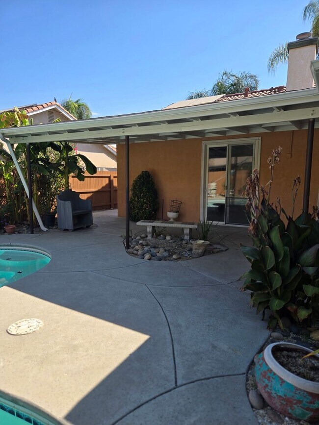 Building Photo - Three bedroom, fresh paint and pool!