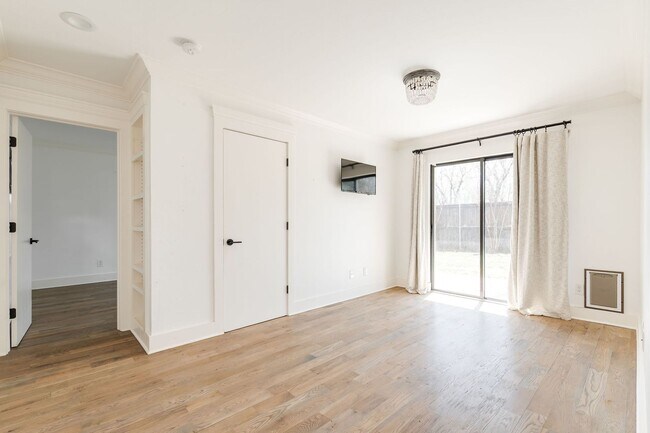 Building Photo - Beautiful Home in Nichols Hills + 3 bedrooms