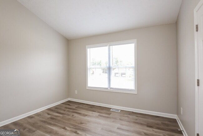 Building Photo - 139 Legacy Dr